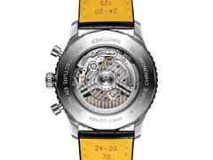 Breitling Navitimer B01 Chronograph 46 Edelstahl grünes Zifferblatt braunes Lederband – Herrenuhren Chronograph aus Edelstahl. Das Gehäuse ist rund und silber. Das Lederarmband Kroko / Alligator ist silber. Das Zifferblatt ist ein Index in grün. – Ansicht 2