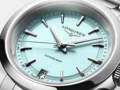 Longines Conquest Quarz Edelstahl 34mm blaues Zifferblatt Metallband – Damenuhren Uhr mit Datum aus Edelstahl. Das Gehäuse ist rund und silber. Das Edelstahlarmband ist silber. Das Zifferblatt ist ein Index in blau. – Ansicht 2