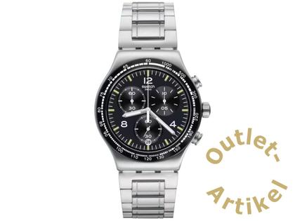 Swatch "Night Flight Again" Chronograph Quarz Edelstahl 42mm schwarzes Zifferblatt Metallband – Herrenuhren Uhr mit Datum aus Edelstahl. Das Gehäuse ist rund und silber. Das Edelstahlarmband ist silber. Das Zifferblatt ist arabisch Index und schwarz.