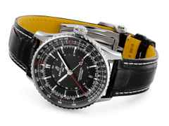 Breitling Navitimer Automatic GMT 41 Chronometer Edelstahl schwarzes Zifferblatt schwarzes Lederband – Herrenuhren Uhr mit Datum aus Edelstahl. Das Gehäuse ist rund und silber. Das Lederarmband Kroko / Alligator ist schwarz. Das Zifferblatt ist ein Index in schwarz. – Ansicht 3