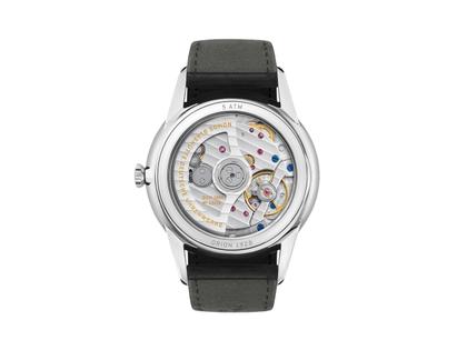 Nomos Glashütte Orion neomatik 39 New Black Automatik Edelstahl 39mm schwarzes Zifferblatt schwarzes Lederband Glasboden – Herrenuhren Uhr ohne Datum aus Edelstahl, Leder und rhodiniert. Das Gehäuse ist rund und silber. Das Lederarmband ist schwarz. Das Zifferblatt ist ein Index in schwarz. – Ansicht 2