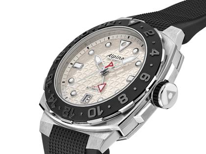 Alpina Seastrong Diver Extreme Automatic GMT Edelstahl 39mm weißes Zifferblatt schwarzes Kautschukband – Herrenuhren Uhr mit Datum aus Edelstahl und Kautschuk. Das Gehäuse ist rund und silber. Das Kautschuk / Kunststoff / Silikon Armband ist schwarz. Das Zifferblatt ist ein Index in weiß. – Ansicht 2
