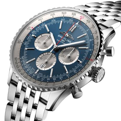 Breitling Navitimer B01 Chronograph 46 Edelstahl blaues Zifferblatt Metallband – Herrenuhren Chronograph aus Edelstahl. Das Gehäuse ist rund und silber. Das Edelstahlarmband ist silber. Das Zifferblatt ist ein Index in blau. – Ansicht 5