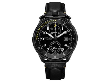 Hamilton Khaki Aviation Takeoff Auto Chrono Limited Edition Edelstahl PVD-Schwarz 46mm schwarzes Zifferblatt schwarzes Lederband – Herrenuhren Chronograph aus Edelstahl und Leder. Das Gehäuse ist rund und schwarz. Das Lederarmband ist schwarz. Das Zifferblatt ist ein Index in schwarz.