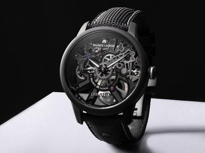 Maurice Lacroix Masterpiece Skeleton Label Noir Handaufzug Edelstahl Schwarz-DLC 43mm schwarzes Zifferblatt schwarzes Textilband – Herrenuhren Uhr ohne Datum aus DLC beschichtet, Edelstahl und PVD beschichtet. Das Gehäuse ist rund und schwarz. Das Textilarmband ist schwarz. Das Zifferblatt ist skelettiert und schwarz. – Ansicht 4