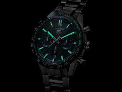TAG Heuer Carrera Chronograph Automatik Edelstahl 44mm grünes Zifferblatt Metallband – Herrenuhren Chronograph aus Edelstahl und Keramik. Das Gehäuse ist rund und silber. Das Edelstahlarmband ist silber. Das Zifferblatt ist ein Index in grün. – Ansicht 5