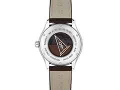 Frederique Constant Classics Runabout GMT Automatik Edelstahl 42mm braunes Zifferblatt braunes Lederband limitiert – Herrenuhren Uhr mit Datum aus Edelstahl und Leder. Das Gehäuse ist rund und silber. Das Lederarmband ist braun. Das Zifferblatt ist arabisch Index und braun. – Ansicht 3