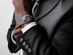 Longines Conquest Heritage Central Power Reserve Automatik Edelstahl 38mm anthrazitfarbenes Zifferblatt schwarzes Lederband – Herrenuhren Uhr mit Datum aus Edelstahl und Leder. Das Gehäuse ist rund und silber. Das Lederarmband Kroko / Alligator ist schwarz. Das Zifferblatt ist ein Index in anthrazit. – Ansicht 7