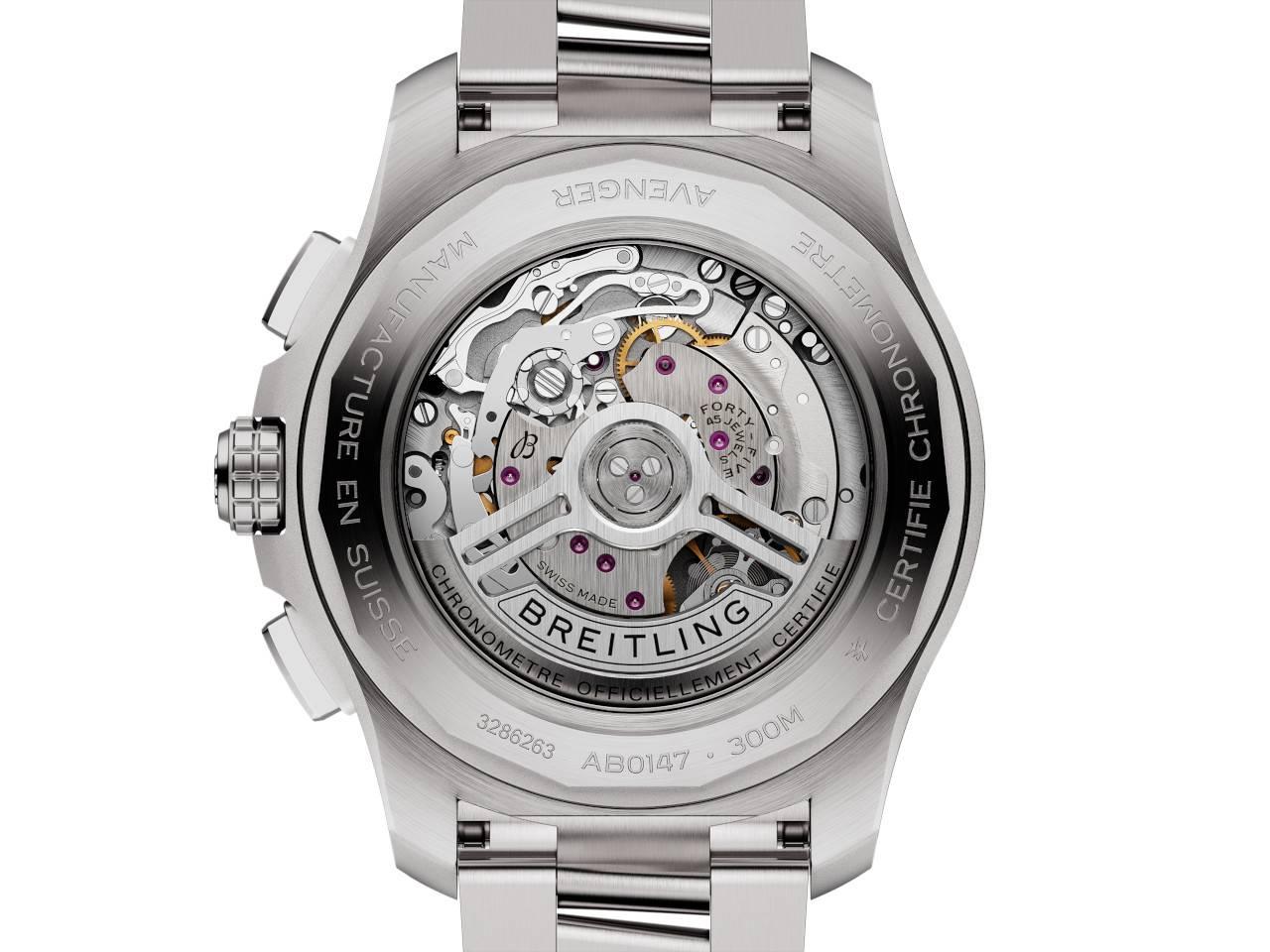 Breitling Avenger B01 Chronograph 44 Automatik Edelstahl grünes Zifferblatt Metallband – Herrenuhren Chronograph aus Edelstahl. Das Gehäuse ist rund und silber. Das Edelstahlarmband ist silber. Das Zifferblatt ist ein Index in grün. – Ansicht 4