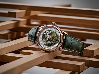 Frederique Constant Classic Worldtimer GMT Manufacture Automatik Roségold 42mm weißes Zifferblatt grünes Lederband limitiert – Herrenuhren Uhr mit Datum aus 750 Rotgold und Leder. Das Gehäuse ist rund und roségold. Das Lederarmband Kroko / Alligator ist grün. Das Zifferblatt ist ein Index in grün. – Ansicht 3