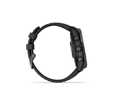 Garmin epix Pro Sapphire Titan carbongrau beschichtet 51 mm Kautschukband schwarz – Herrenuhren Uhr Multifunktion aus DLC beschichtet, Kautschuk und Titan. Das Gehäuse ist rund und schwarz. Das Kautschuk / Kunststoff / Silikon Armband ist schwarz. Das Zifferblatt ist digital und schwarz. – Ansicht 7
