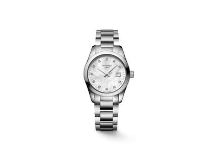 Longines Conquest Classic Quarz Edelstahl 29,5mm weißes Perlmutt-Zifferblatt mit Diamanten Metallband – Damenuhren Uhr mit Datum aus Edelstahl. Das Gehäuse ist rund und silber. Das Edelstahlarmband ist silber. Das Zifferblatt ist ein Index in weiß.