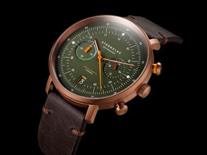 Sternglas Hamburg Chrono Quarz Edelstahl Bronze-PVD 42mm grünes Zifferblatt braunes Lederband – Herrenuhren Chronograph aus Edelstahl, Leder und PVD beschichtet. Das Gehäuse ist rund und bronze. Das Lederarmband ist braun. Das Zifferblatt ist arabisch Index und grün. – Ansicht 4