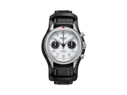 Herrenuhren Uhr ohne Datum aus Edelstahl. Das Gehäuse ist rund und silber. Das Lederarmband ist schwarz. Das Zifferblatt ist arabisch und weiß.