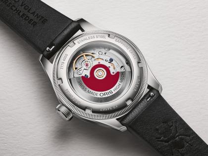 Oris Big Crown Bullseye Automatik Edelstahl 38mm weißes Zifferblatt schwarzes Lederband – Herrenuhren Uhr mit Datum aus Edelstahl und Leder. Das Gehäuse ist rund und silber. Das Lederarmband ist schwarz. Das Zifferblatt ist arabisch und weiß. – Ansicht 5