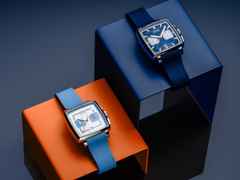 Union Glashütte Averin Chronograph Automatik Edelstahl 41mm weißes Zifferblatt blaues Kautschukband und blaues Lederband – Herrenuhren Chronograph aus Edelstahl, Kautschuk und Leder. Das Gehäuse ist quadratisch und silber. Das Lederarmband ist blau. Das Zifferblatt ist ein Index in weiß. – Ansicht 8