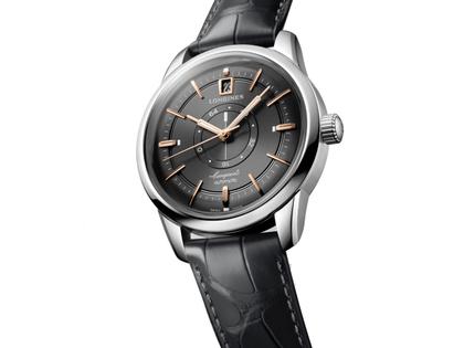 Longines Conquest Heritage Central Power Reserve Automatik Edelstahl 38mm anthrazitfarbenes Zifferblatt schwarzes Lederband – Herrenuhren Uhr mit Datum aus Edelstahl und Leder. Das Gehäuse ist rund und silber. Das Lederarmband Kroko / Alligator ist schwarz. Das Zifferblatt ist ein Index in anthrazit. – Ansicht 2