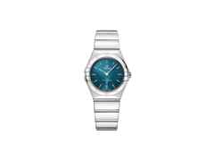 Omega Constellation Quarz Edelstahl  poliert 28mm pfauenblaues Zifferblatt Metallband – Damenuhren Uhr ohne Datum aus Edelstahl. Das Gehäuse ist rund und silber. Das Edelstahlarmband ist silber. Das Zifferblatt ist ein Index in blau.