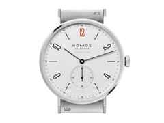 Nomos Glashütte Tangente 39 neomatik für Ärzte ohne Grenzen Automatik Edelstahl 39mm weißes Zifferblatt Metallband – Damenuhren Uhr ohne Datum aus Edelstahl. Das Gehäuse ist rund und silber. Das Edelstahlarmband ist schwarz. Das Zifferblatt ist arabisch Index und silber. – Ansicht 2