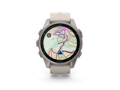 Garmin Fenix 9 faserverstärktes Polymer 43mm digitales Display graues Silikonband – Herrenuhren Uhr Multifunktion aus Kautschuk, Kunststoff und Titan. Das Gehäuse ist rund und grau. Das Kautschuk / Kunststoff / Silikon Armband ist grau. Das Zifferblatt ist digital und schwarz.