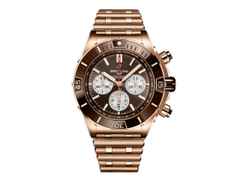 Breitling Super Chronomat B01 44 Automatik Rotgold braunes Zifferblatt Rotgoldband – Herrenuhren Chronograph aus 750 Rotgold. Das Gehäuse ist rund und roségold. Das Goldarmband ist roségold. Das Zifferblatt ist ein Index in braun.