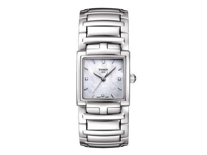 Tissot T-Evocation Quarz Edelstahl 23x24mm silberfarbenes Perlmuttzifferblatt mit Diamanten Metallband – Damenuhren Uhr ohne Datum aus Edelstahl. Das Gehäuse ist quadratisch und silber. Das Edelstahlarmband ist silber. Das Zifferblatt ist ein Index in silber.