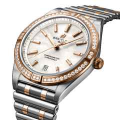 Breitling Chronomat Automatic 36 Edelstahl weißes Zifferblatt mit Brillanten zweifarbiges Metallband – Damenuhren Uhr mit Datum aus Edelstahl. Das Gehäuse ist rund und silber-roségold. Das Edelstahlarmband mit Gold ist silber-roségold. Das Zifferblatt ist ein Index in weiß. – Ansicht 2