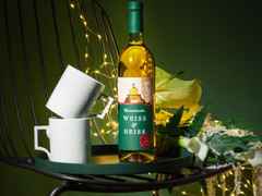 Meissen Geschenk-Set "Schloss Wackerbarth Weiß & Heiß" Glühwein mit zwei Henkelbechern weiß – Porzellanwaren Tafelporzellan in weiß und aus Porzellan. – Ansicht 4