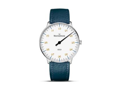 Damenuhren Uhr ohne Datum aus Edelstahl und Leder. Das Gehäuse ist rund und silber. Das Lederarmband ist blau. Das Zifferblatt ist arabisch und weiß.