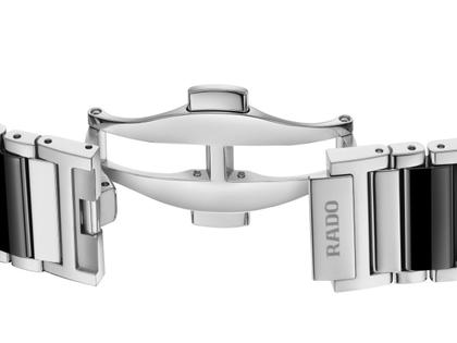 Rado Integral Quarz Edelstahl 28,5 x 31,5mm schwarzes Zifferblatt mit Brillanten Metallband – Damenuhren Uhr mit Datum aus Edelstahl und Keramik. Das Gehäuse ist rechteckig und silber. Das Edelstahlarmband ist schwarz. Das Zifferblatt ist ein Index in schwarz. – Ansicht 5