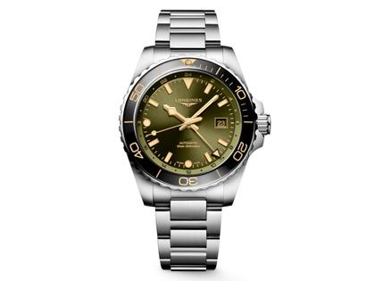 Longines HydroConquest GMT Automatik Edelstahl 43mm grünes Zifferblatt Metallband – Herrenuhren Uhr mit Datum aus Edelstahl und Keramik. Das Gehäuse ist rund und silber. Das Edelstahlarmband ist silber. Das Zifferblatt ist arabisch Index und grün.