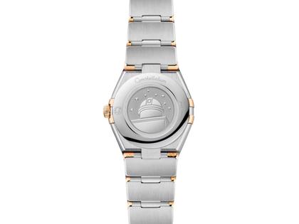 Omega Constellation Quarz Edelstahl Gelbgold 25mm weißes Zifferblatt mit Brillanten Metallband – Damenuhren Uhr ohne Datum aus 750 Gelbgold und Edelstahl. Das Gehäuse ist rund und silber. Das Edelstahlarmband ist silber-gelbgold. Das Zifferblatt ist ein Index in weiß. – Ansicht 2