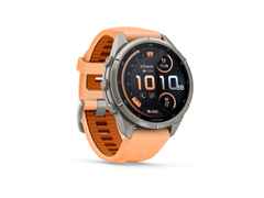 Garmin Fenix 9 Pro inReach Titan 43mm digitales Display orangefarbenes Silikonband – Herrenuhren Uhr Multifunktion aus Kautschuk und Titan. Das Gehäuse ist rund und grau. Das Kautschuk / Kunststoff / Silikon Armband ist orange. Das Zifferblatt ist digital und schwarz. – Ansicht 5
