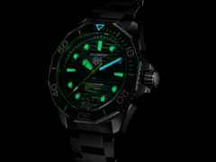 TAG Heuer Aquaracer Professional 300 Date Automatik Edelstahl 42mm grünes Zifferblatt Metallband – Herrenuhren Uhr mit Datum aus Edelstahl und Keramik. Das Gehäuse ist rund und silber. Das Edelstahlarmband ist silber. Das Zifferblatt ist ein Index in grün. – Ansicht 5
