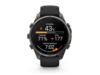 Garmin Fenix 9 Pro inReach Titan 47mm digitales Display schwarzes Silikonband – Herrenuhren Uhr Multifunktion aus Kautschuk und Titan. Das Gehäuse ist rund und schwarz. Das Kautschuk / Kunststoff / Silikon Armband ist schwarz. Das Zifferblatt ist digital und schwarz.