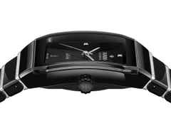 Rado Anatom Automatik Keramik 32,5mm schwarzes Zifferblatt schwarzes Keramikband mit Brillanten 0,634ct – Damenuhren Uhr mit Datum aus Edelstahl und Keramik. Das Gehäuse ist rechteckig und schwarz. Das Keramikarmband ist schwarz. Das Zifferblatt ist ein Index in schwarz. – Ansicht 3