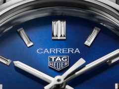 TAG Heuer Carrera Date Automatik Edelstahl 29mm blaues Zifferblatt Metallband – Damenuhren Uhr mit Datum aus Edelstahl. Das Gehäuse ist rund und silber. Das Edelstahlarmband ist silber. Das Zifferblatt ist ein Index in blau. – Ansicht 4