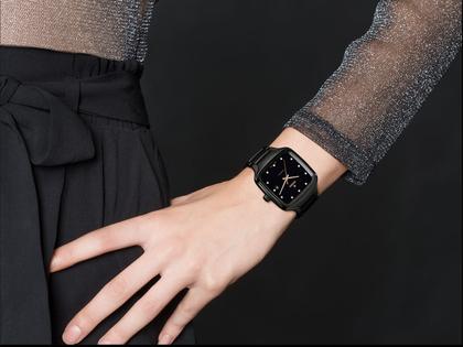 Rado True Square Automatik Keramik anthrazit Keramikband mit Brillanten – Herrenuhren Uhr mit Datum aus Keramik. Das Gehäuse ist quadratisch und grau. Das Keramikarmband ist grau. Das Zifferblatt ist ein Index in schwarz. – Ansicht 2