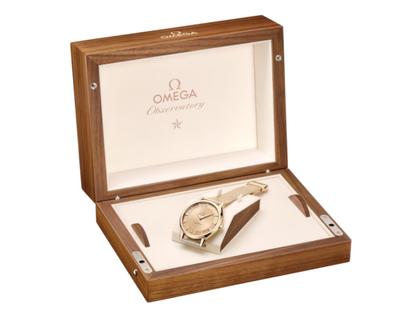Omega Constellation Observatory Automatik Gelbgold 39mm goldenes Zifferblatt Goldband – Herrenuhren Uhr ohne Datum aus 750 Gelbgold. Das Gehäuse ist rund und gelbgold. Das Goldarmband ist gelbgold. Das Zifferblatt ist ein Index in gelbgold. – Ansicht 7