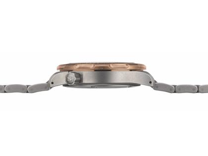 Sinn Spezialuhren T50 GBDR Automatik Titan 41mm schwarzes Zifferblatt Metallband – Herrenuhren Uhr mit Datum aus Bronze und Titan. Das Gehäuse ist rund und bronze. Das Titanarmband ist grau. Das Zifferblatt ist ein Index in schwarz. – Ansicht 3