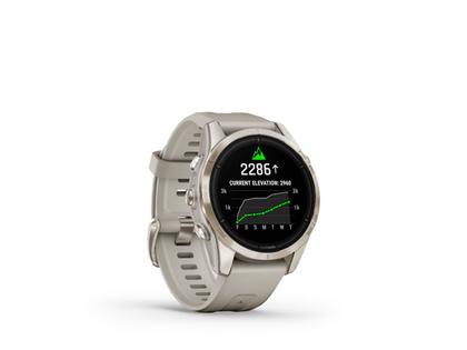 Garmin epix Pro Sapphire Edelstahl softgold beschichtet 42 mm Kautschukband beige – Herrenuhren Uhr Multifunktion aus DLC beschichtet, Edelstahl und Kautschuk. Das Gehäuse ist rund und beige. Das Kautschuk / Kunststoff / Silikon Armband ist beige. Das Zifferblatt ist digital und schwarz. – Ansicht 8
