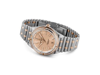 Breitling Chronomat Automatic 36 Edelstahl roségoldfarbenes Zifferblatt mit Brillanten zweifarbiges Metallband – Damenuhren Uhr mit Datum aus Edelstahl. Das Gehäuse ist rund und silber-roségold. Das Edelstahlarmband mit Gold ist silber-roségold. Das Zifferblatt ist ein Index in roségold. – Ansicht 2