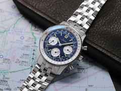 Sinn Spezialuhren 903 St II BE Navigationschronograph Automatik Edelstahl 41mm blaues Zifferblatt braunes Lederband – Herrenuhren Chronograph aus Edelstahl und Leder. Das Gehäuse ist rund und silber. Das Lederarmband ist braun. Das Zifferblatt ist arabisch Index und blau. – Ansicht 9