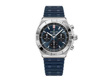 Breitling Chronomat B01 42 Chronograph Automatik Edelstahl blaues Zifferblatt blaues Kautschukband – Herrenuhren Chronograph aus Edelstahl und Kautschuk. Das Gehäuse ist rund und silber. Das Kautschuk / Kunststoff / Silikon Armband ist blau. Das Zifferblatt ist ein Index in blau.