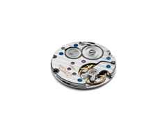 Nomos Glashütte Ludwig 38 Emaillleweiß Handaufzug Edelstahl weißes Zifferblatt braunes Lederband Stahlboden – Herrenuhren Uhr ohne Datum aus Edelstahl. Das Gehäuse ist rund und silber. Das Lederarmband ist braun. Das Zifferblatt ist römisch Index und weiß. – Ansicht 4