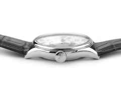 Oris Artelier Calibre 111 Handaufzug Edelstahl 43mm silbernes Zifferblatt graues Lederband 01 111 7700 4061 Full Set Occasion Refurbished – Herrenuhren Uhr mit Datum aus Edelstahl. Das Gehäuse ist rund und silber. Das Lederarmband Kroko / Alligator ist grau. Das Zifferblatt ist ein Index in silber. – Ansicht 3