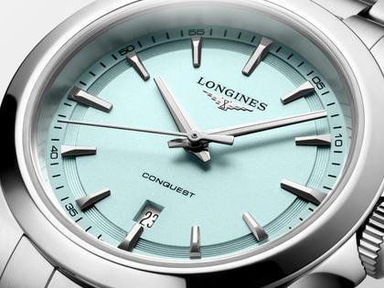 Longines Conquest Quarz Edelstahl 30mm blaues Zifferblatt Metallband – Damenuhren Uhr mit Datum aus Edelstahl. Das Gehäuse ist rund und silber. Das Edelstahlarmband ist silber. Das Zifferblatt ist ein Index in blau. – Ansicht 2