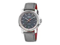 Mühle Glashütte 29er Tag/Datum Automatik Edelstahl 42,4mm titangraues Zifferblatt graues Canvasband – Herrenuhren Uhr mit Datum aus Edelstahl und Leder. Das Gehäuse ist rund und silber. Das Textilarmband ist grau. Das Zifferblatt ist ein Index in schwarz.