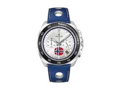 Junghans 1972 Chronoscope FIS Edition Trondheim 2025 Quarz Edelstahl 43mm silberweißes Zifferblatt blaues Lederband – Herrenuhren Chronograph aus Edelstahl. Das Gehäuse ist rund und silber. Das Lederarmband ist blau. Das Zifferblatt ist ein Index in weiß.