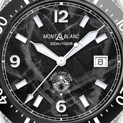Montblanc 1858 Iced Sea Automatic Date Edelstahl 42mm schwarzes Zifferblatt Metallband – Herrenuhren Uhr mit Datum aus Edelstahl und Keramik. Das Gehäuse ist rund und silber. Das Edelstahlarmband ist silber. Das Zifferblatt ist arabisch Index und schwarz. – Ansicht 5